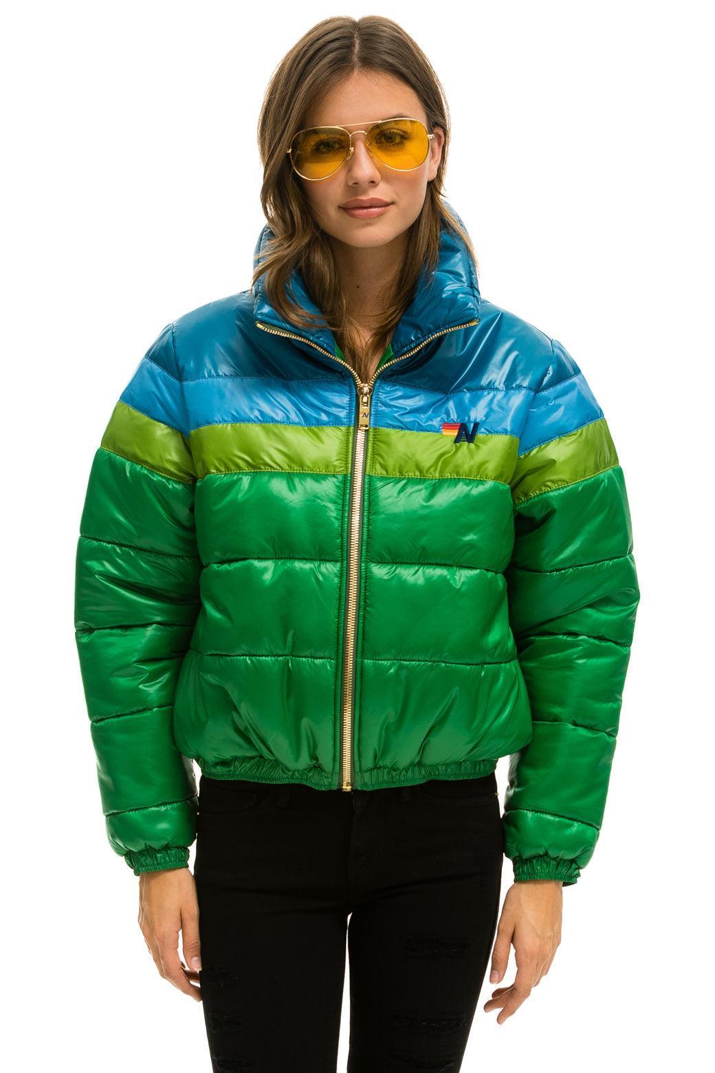 COLOR BLOCK LUXE APRES PUFFER JACKET - AMAZON GLOSSY Female Product Image