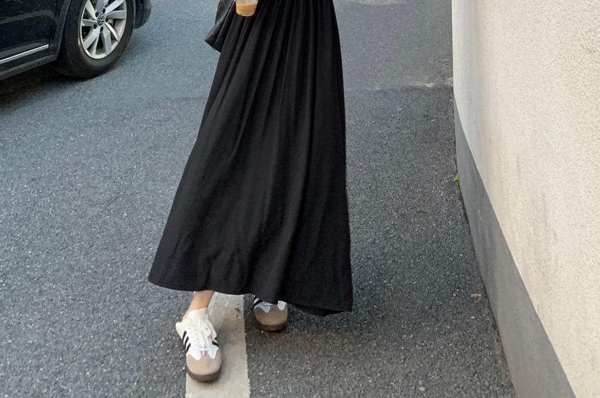 Long-Sleeve Crew Neck Plain Ruched Maxi A-Line Dress Product Image