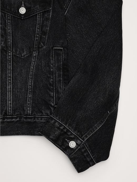 The 90S Denim Trucker Jacket Product Image