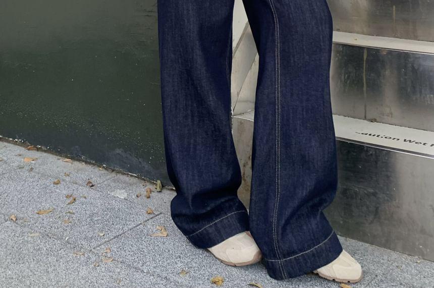 Mid Rise Washed Wide Leg Jeans Product Image