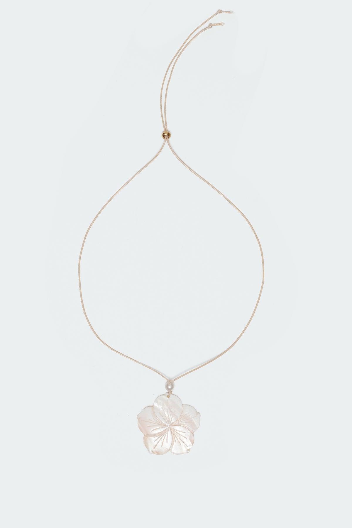 Beachy flower shell string necklace Product Image