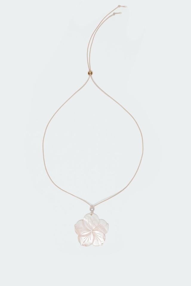 Beachy flower shell string necklace Product Image