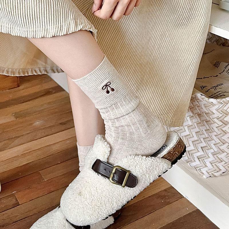 Bow Embroidered Socks Product Image