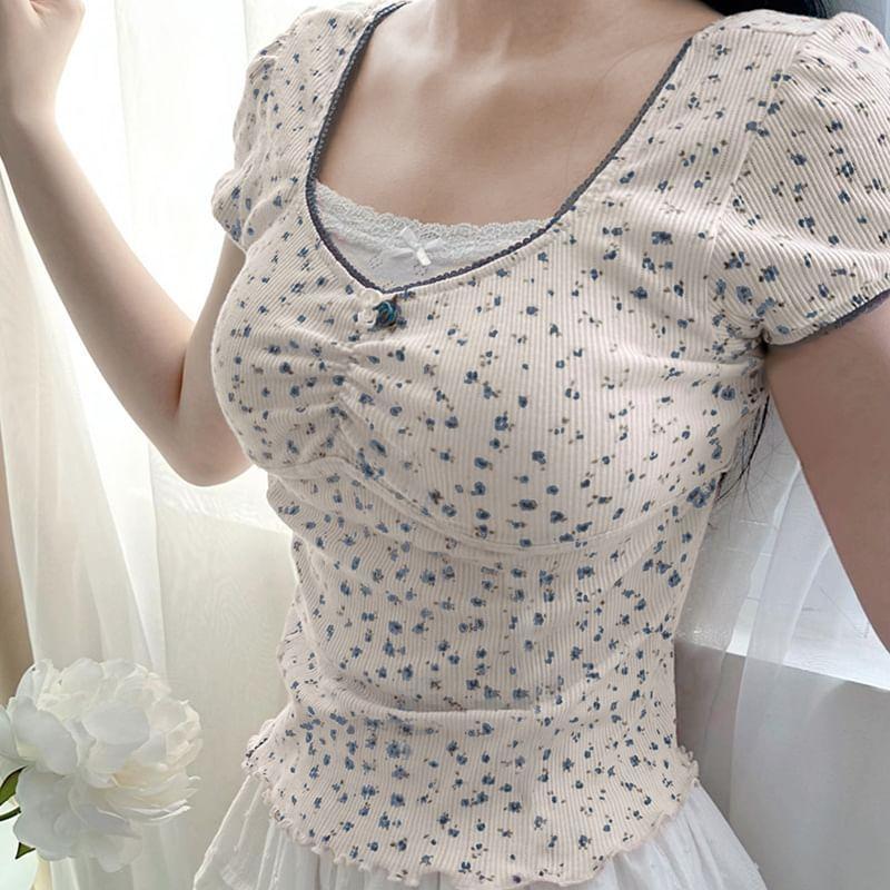 Short-Sleeve V-Neck Floral T-Shirt Product Image