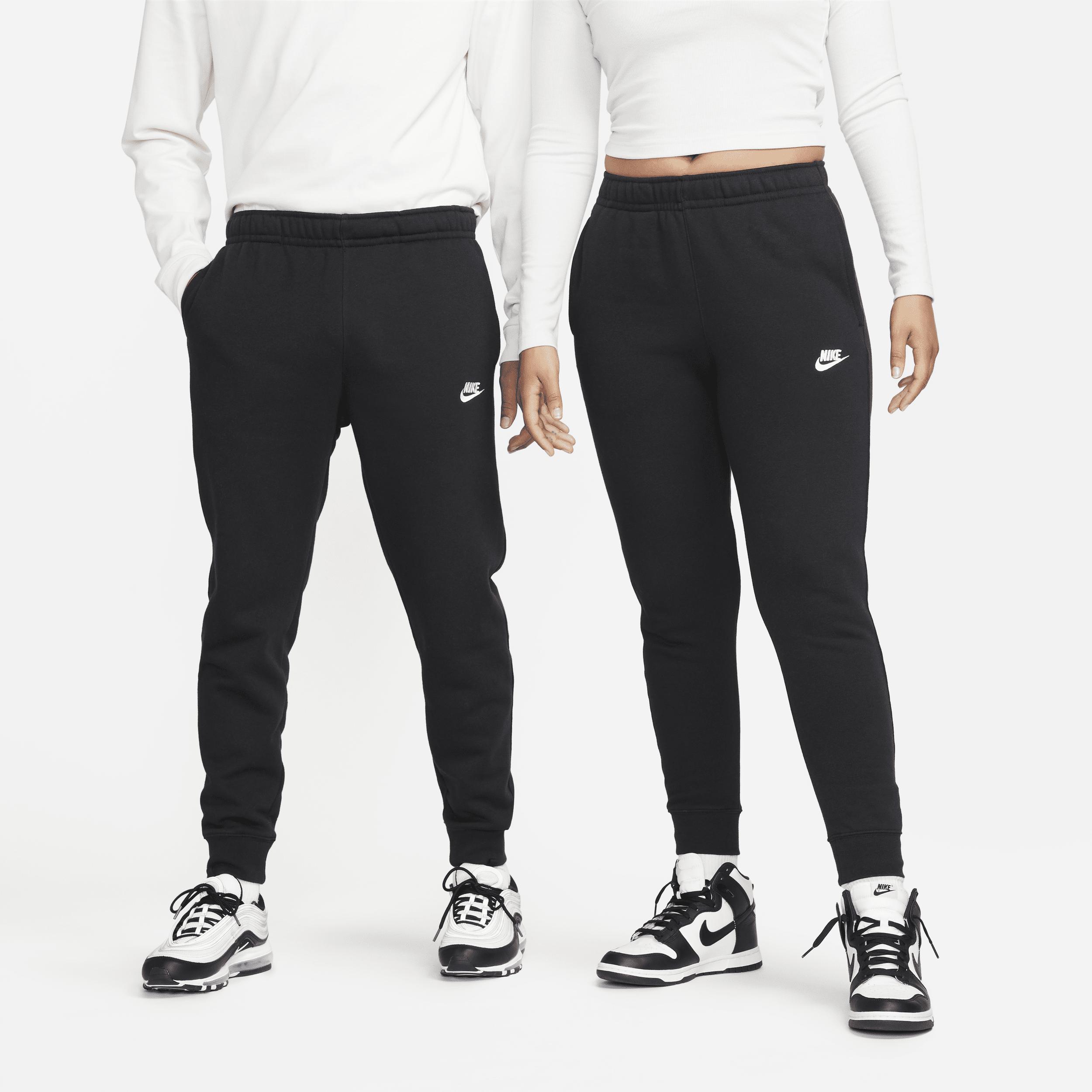 Nike Club Fleece cuffed sweatpants in black - BLACK Product Image