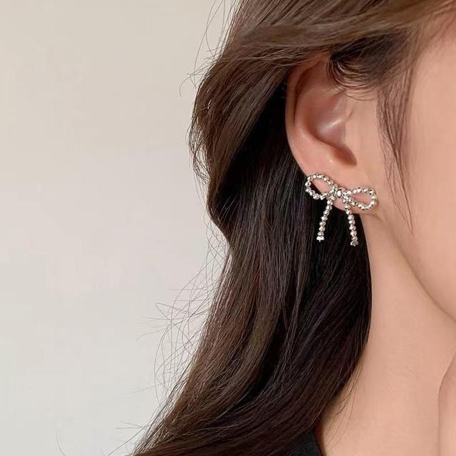 Bow Stud Earring Product Image