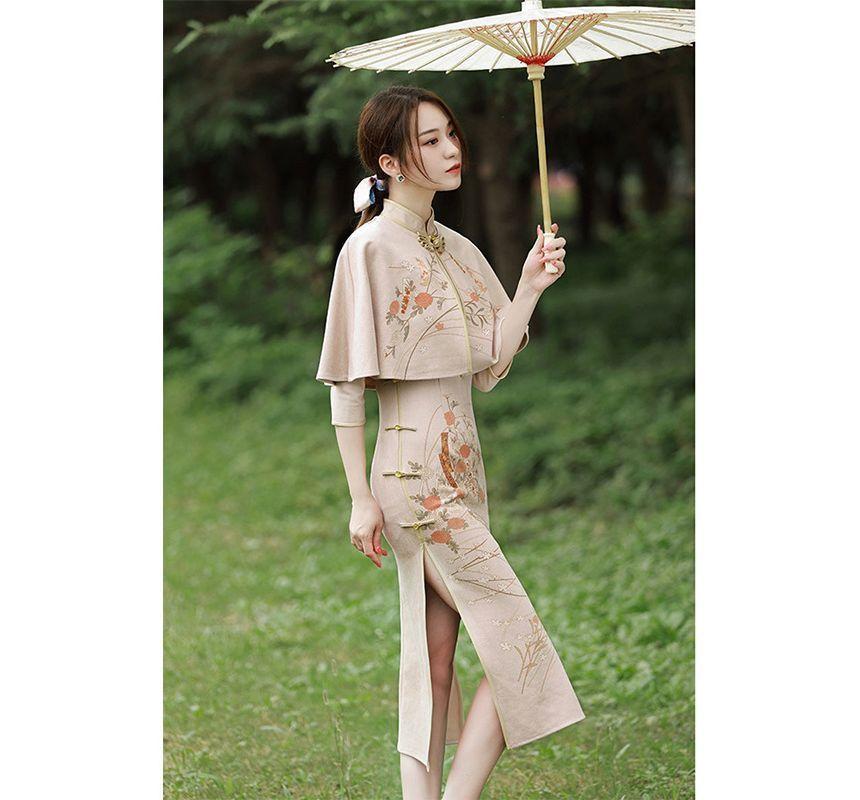 Set: 3/4-Sleeve Floral Midi Qipao + Capelet Product Image