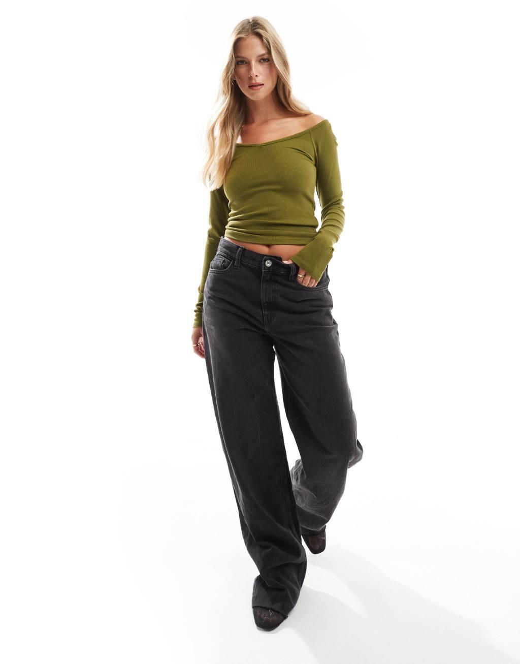 Stradvairus v neck ribbed top in khaki Product Image