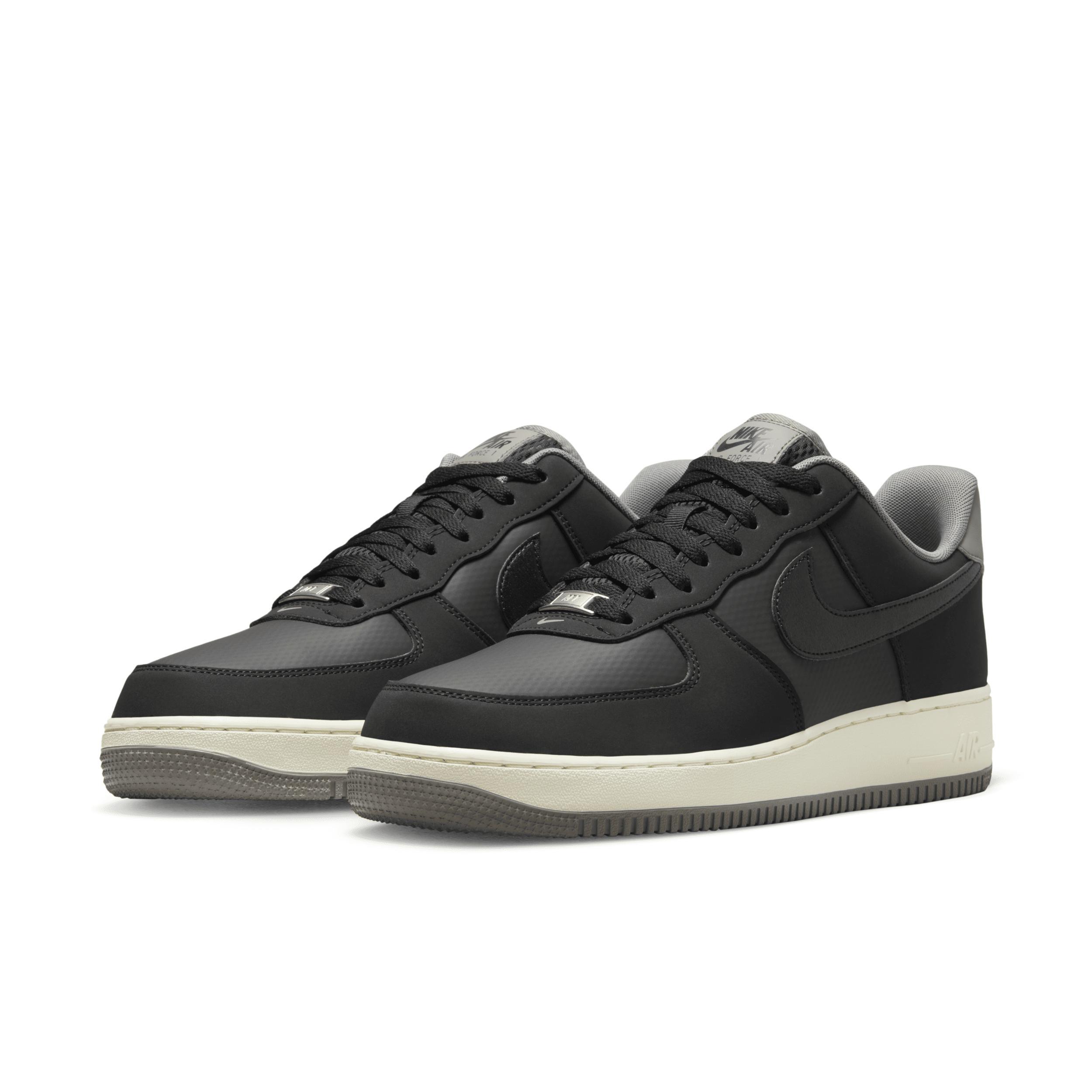 Nike Men's Air Force 1 '07 LV8 Winterized Shoes Product Image