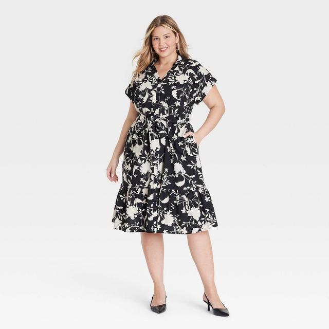 Womens Short Sleeve Tiered Midi Shirtdress - Ava & Viv Black Floral XXL Product Image