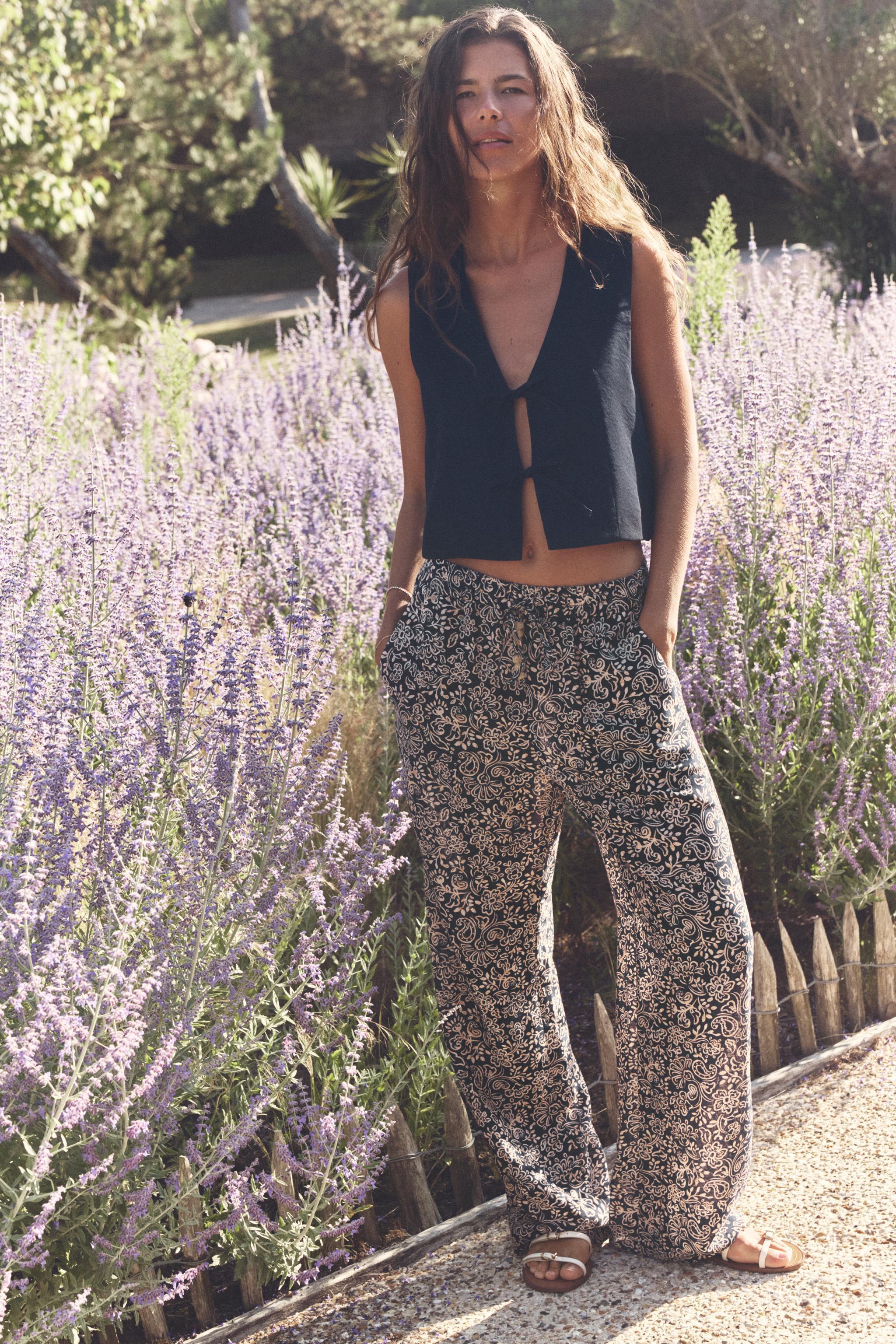 PRINTED WIDE LEG PANTS Product Image