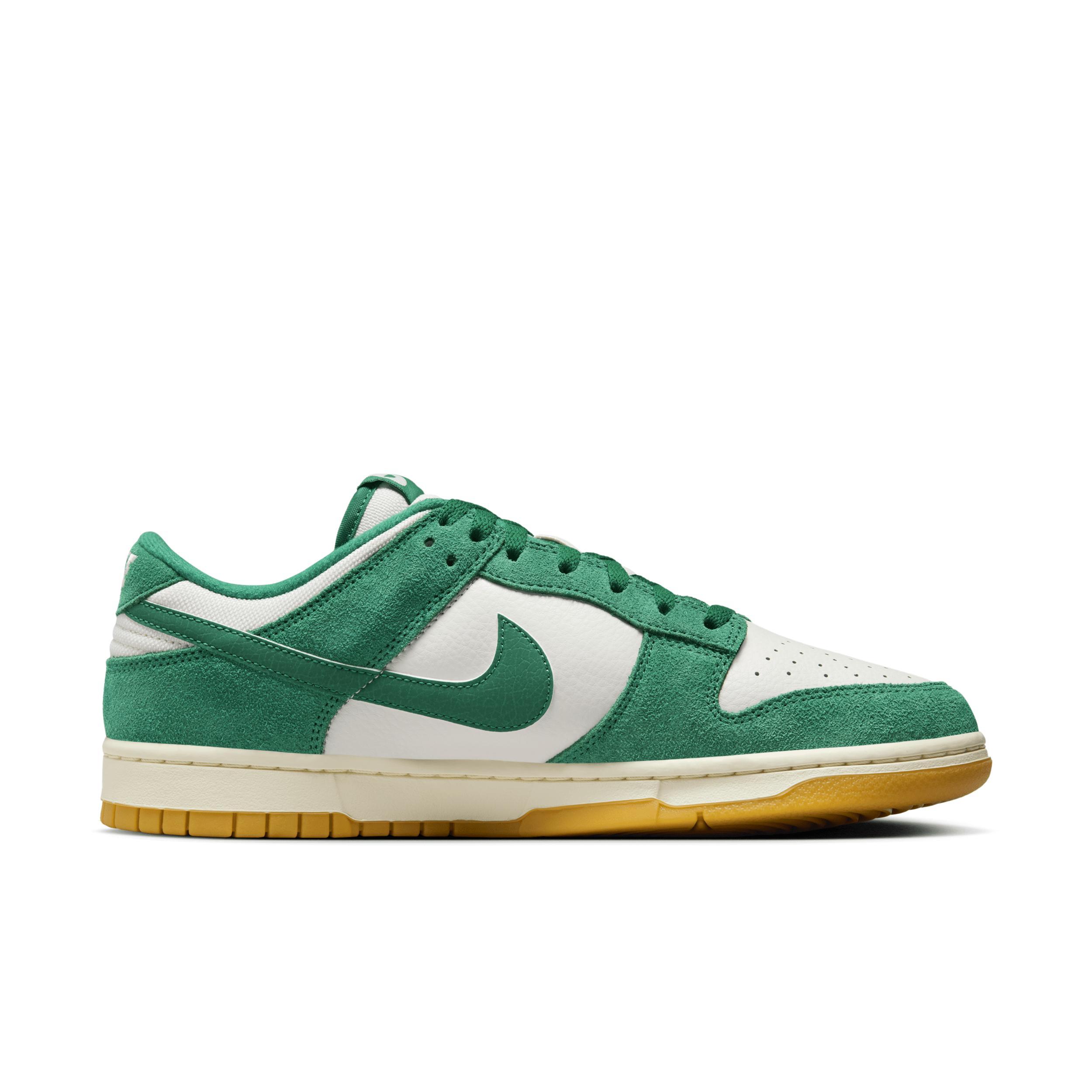 Nike Men's Dunk Low SE Shoes Product Image