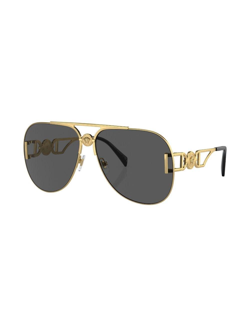 Pilotenbrille Mit Logo-schild In Gold Product Image