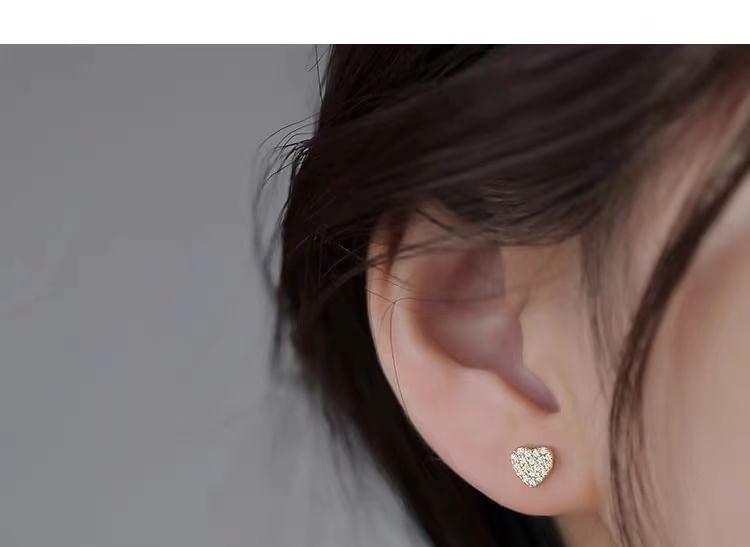 925 Sterling Silver Heart Stud Earring Product Image