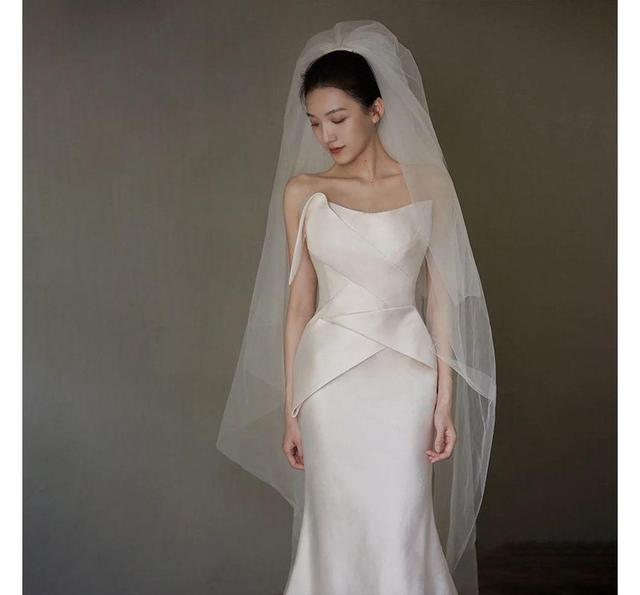 Plain Asymmetrical Mermaid Tube Wedding Gown Product Image