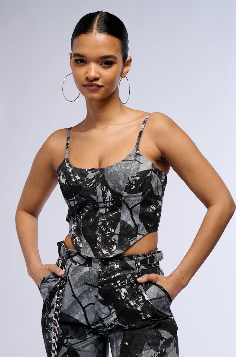 GROUNDED ENERGY PRINTED WOVEN CORSET TOP Product Image