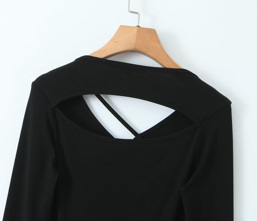 Long-Sleeve V-Neck Plain Cutout Slim Fit Crop T-Shirt Product Image