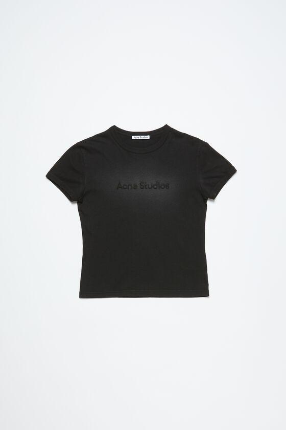 Logo t-shirt - fitted fit Product Image