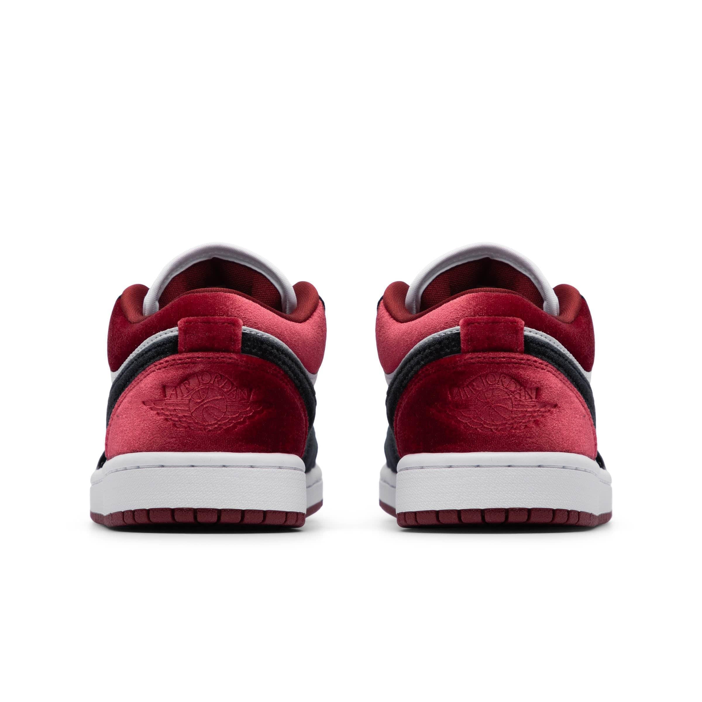 WOMEN'S AIR JORDAN 1 LOW SE Female Product Image