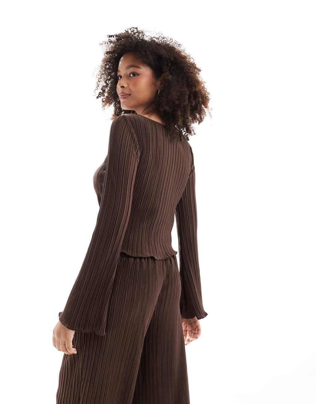 Vero Moda plisse wide sleeve top in chocolate brown - part of a set Product Image