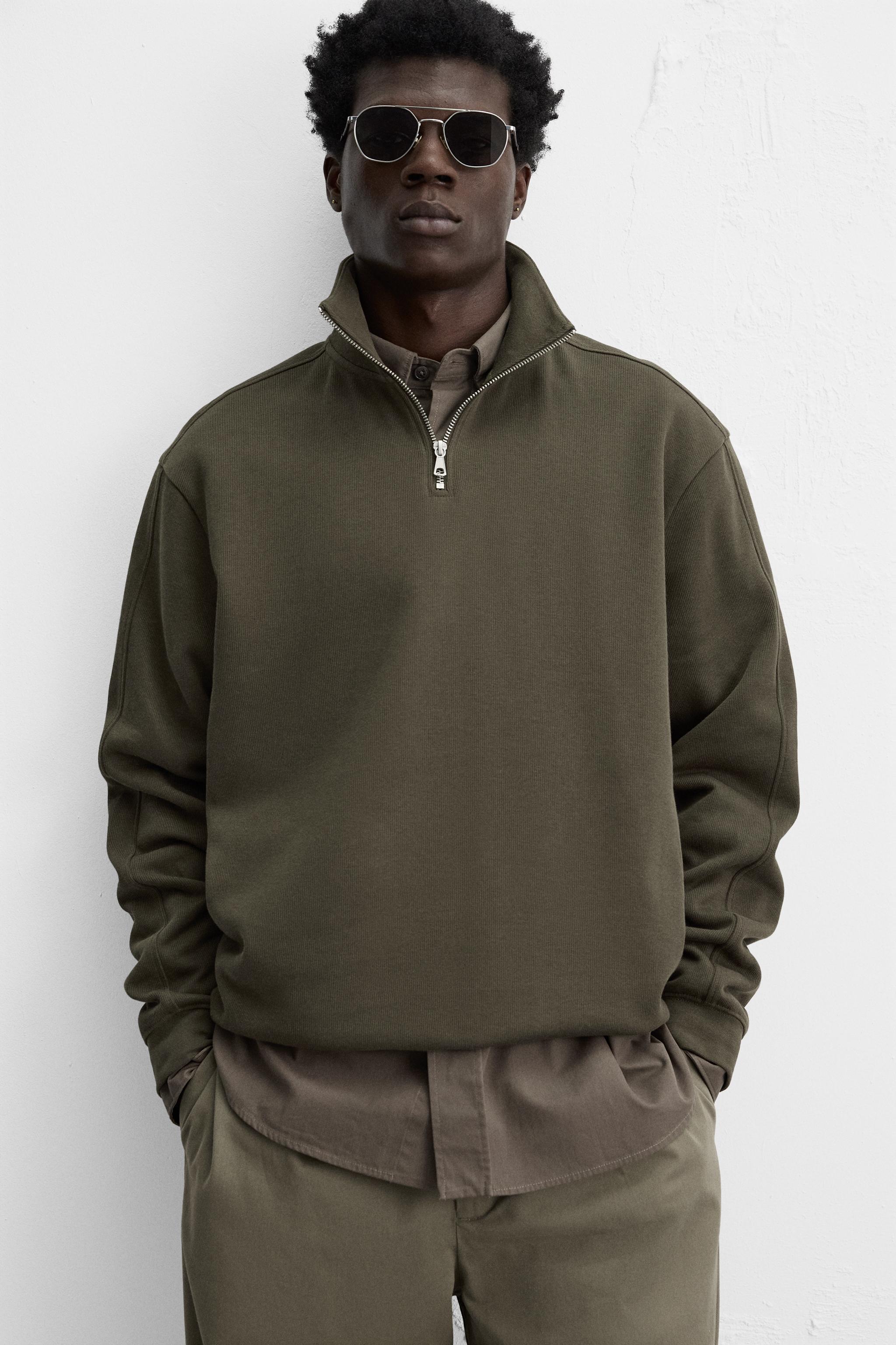 QUARTER ZIP SWEATSHIRT Product Image