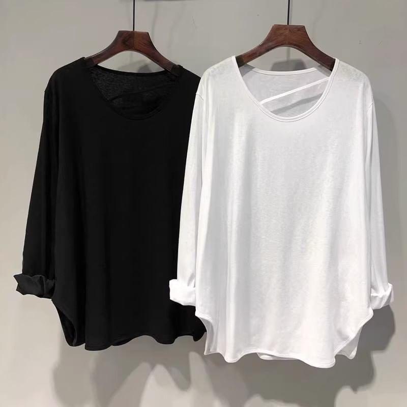 Long-Sleeve Scoop Neck Plain Asymmetrical T-Shirt Product Image