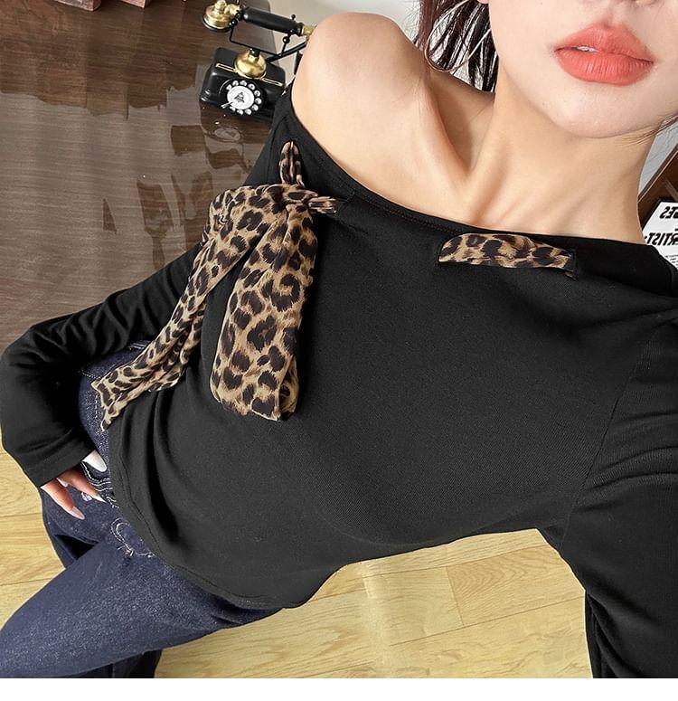 Long-Sleeve Asymmetrical Leopard Print Ribbon Crop Top Product Image