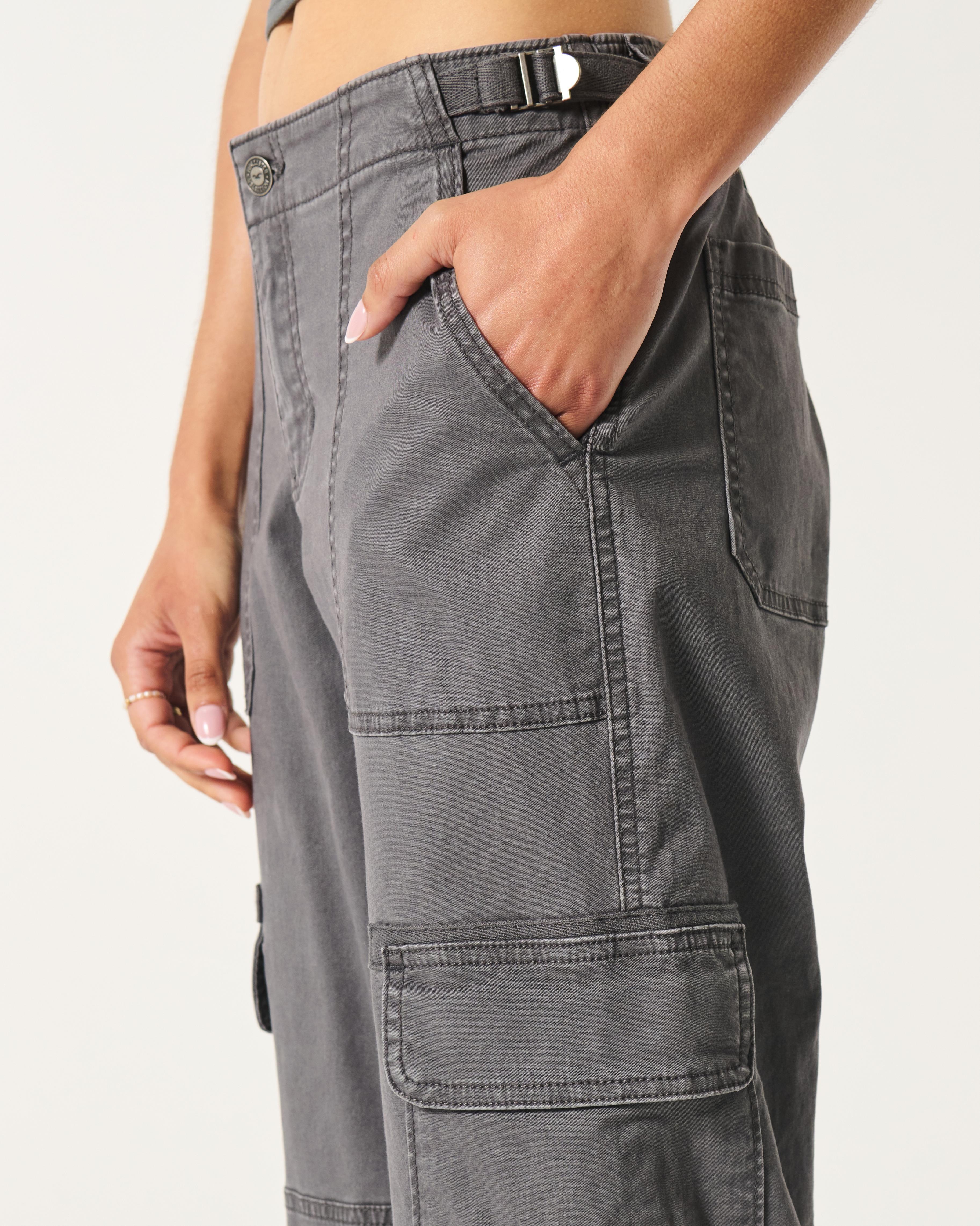 Low-Rise Baggy Cargo Pants Product Image