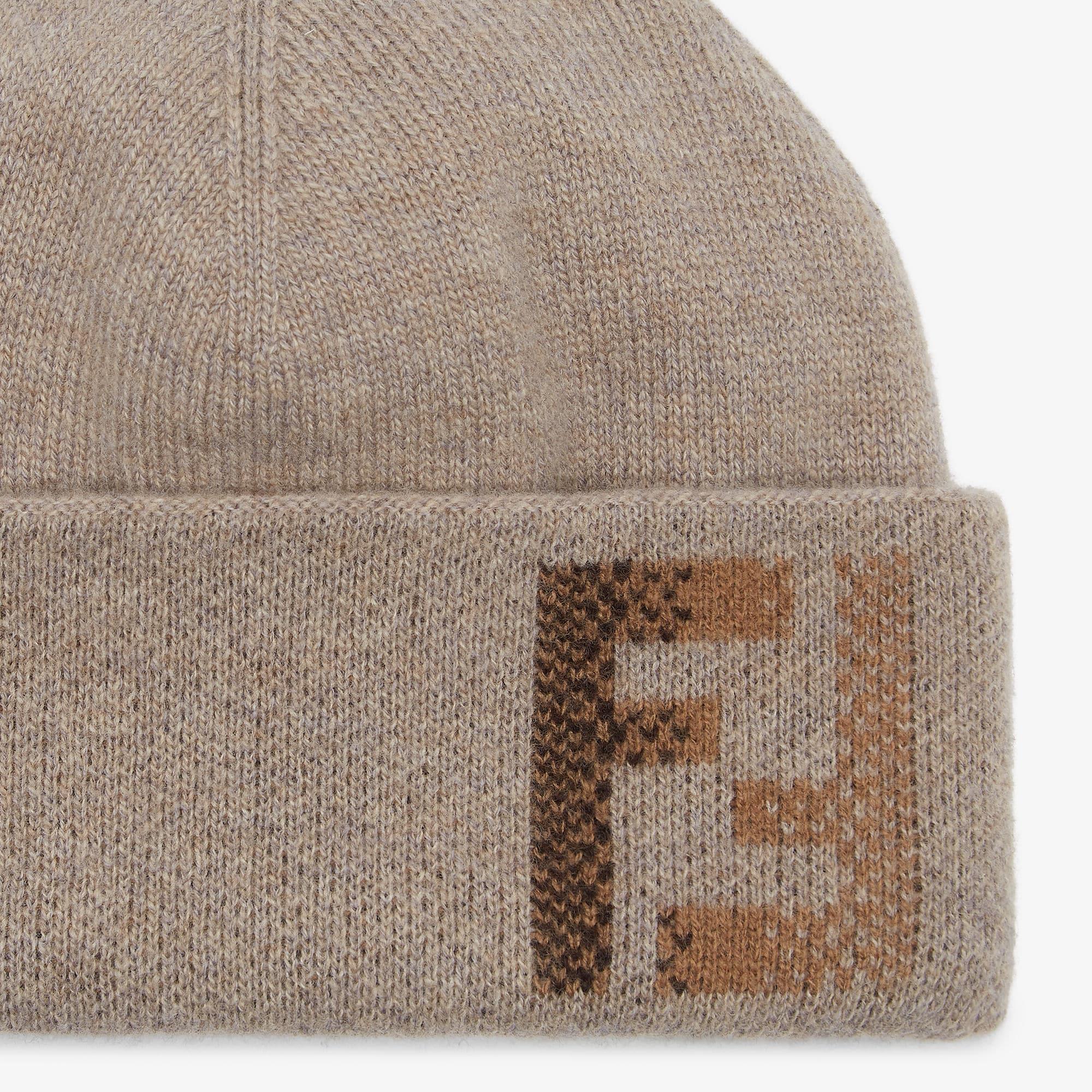 BeanieBeige wool hat Product Image