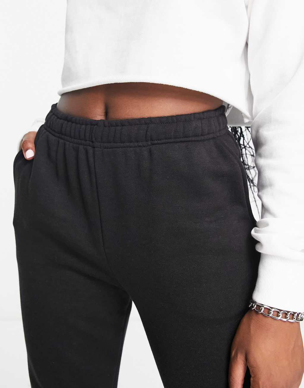 Pull&Bear jogger in black Product Image