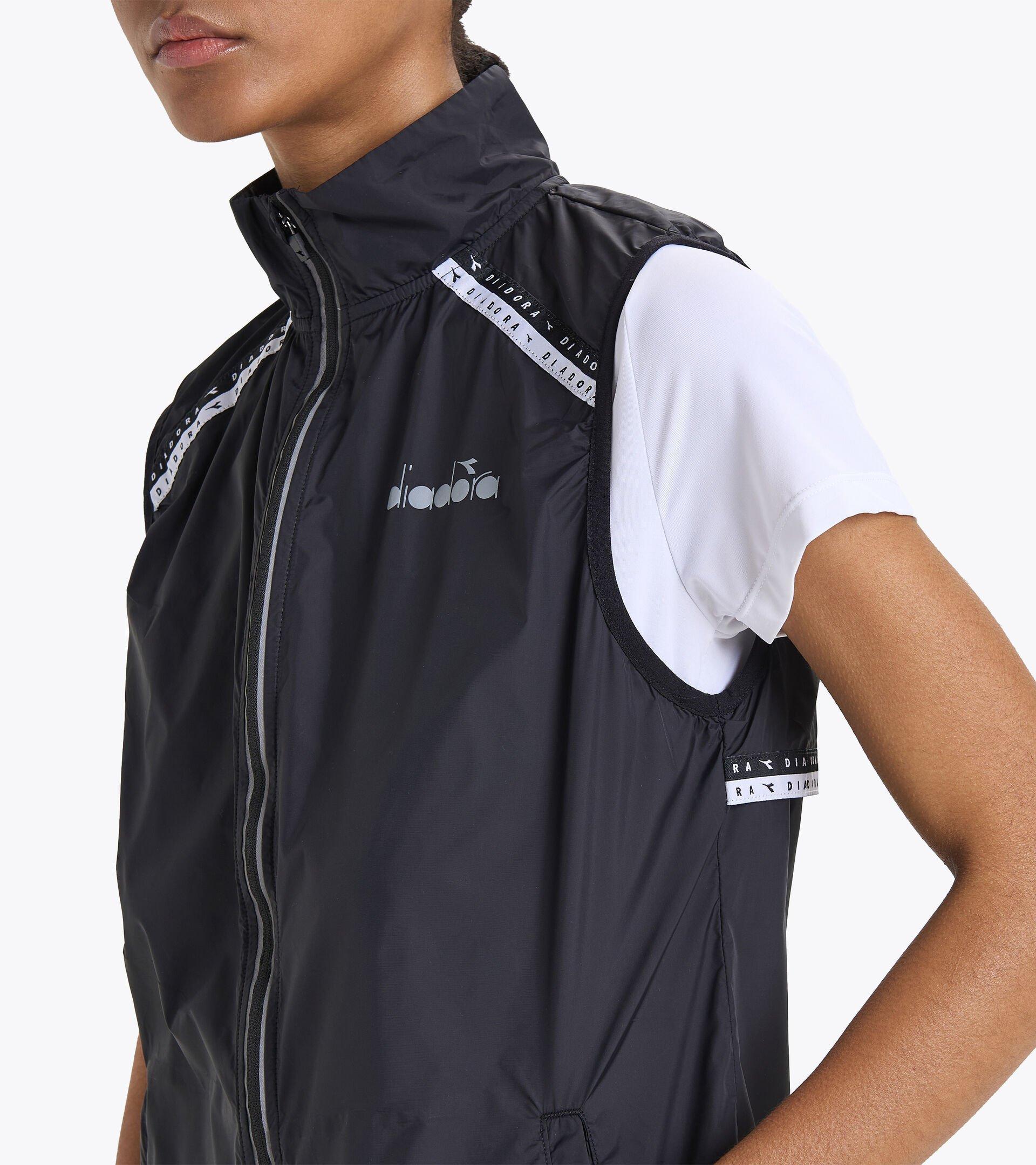 L. PACKABLE VEST Product Image