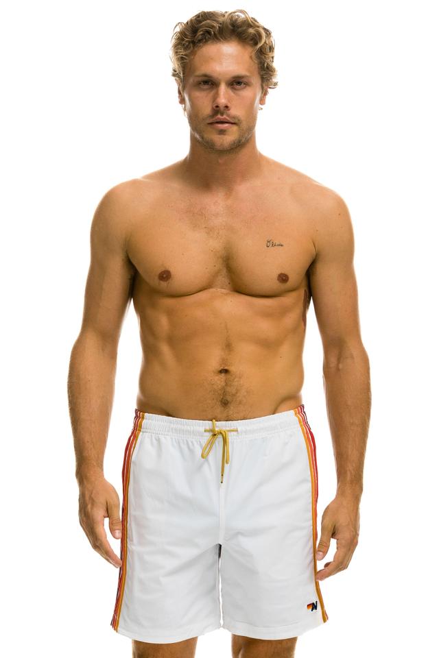 MEN'S 5 STRIPE FLEX SHORTS 7 INCH - WHITE Male Product Image