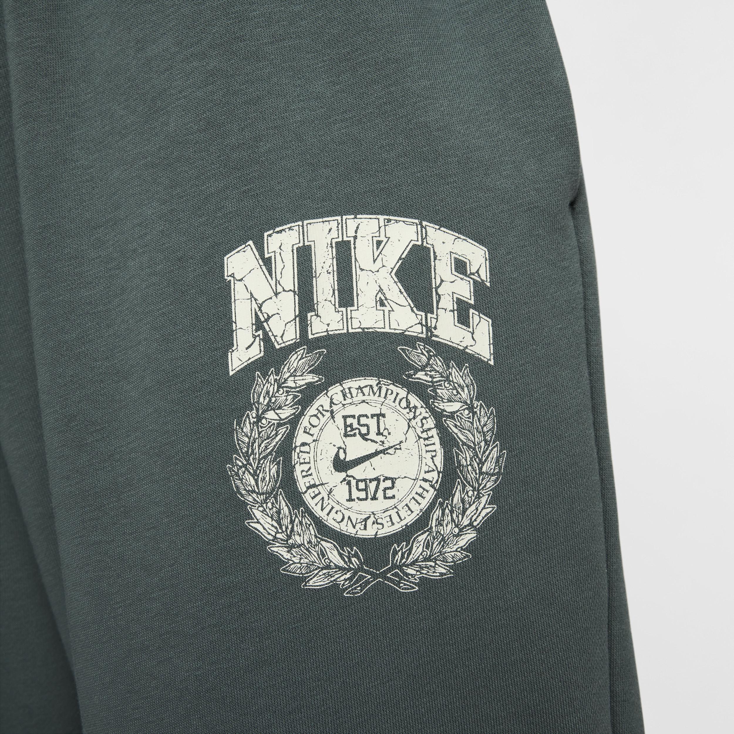 Nike Sportswear Club Fleece Women's Oversized Mid-Rise Sweatpants Product Image