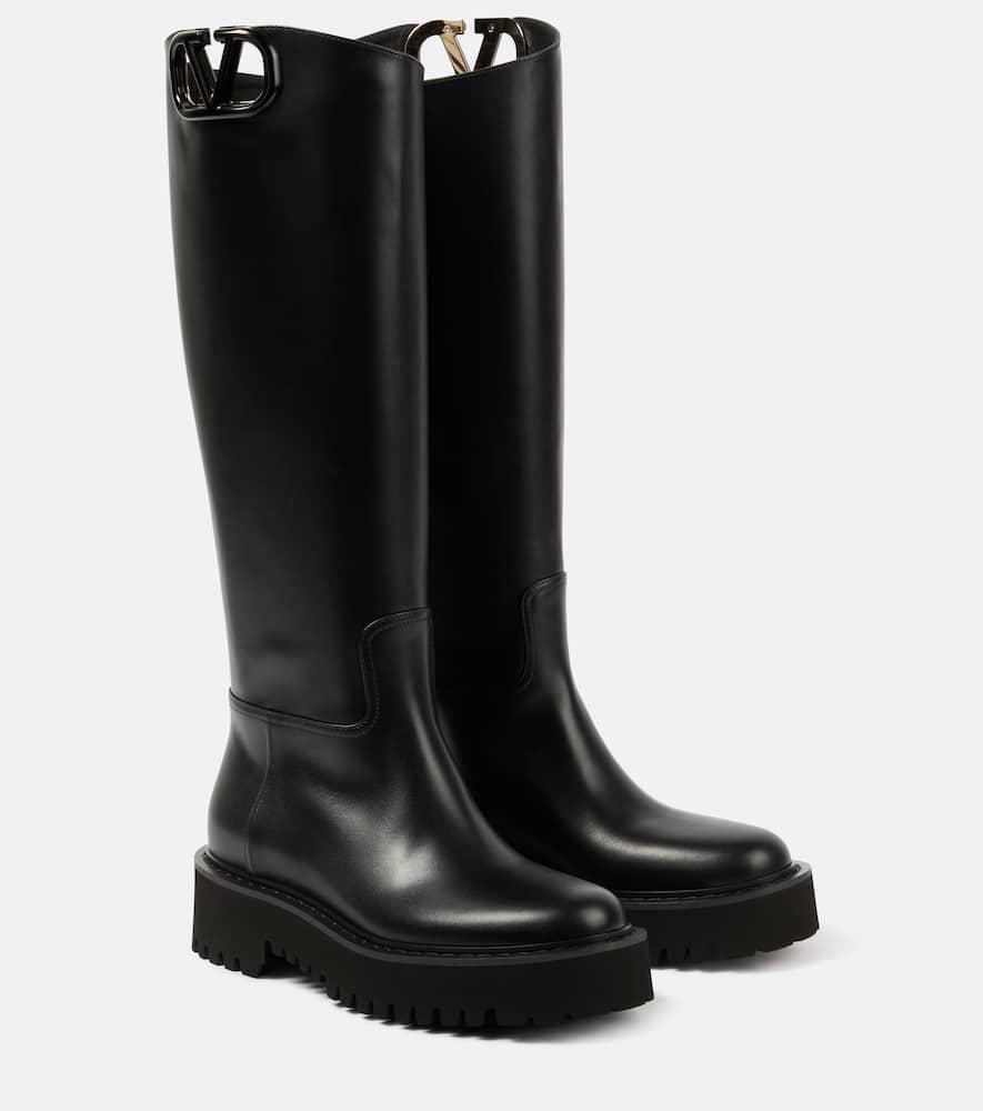 V Logo Signature Boot In Black Product Image