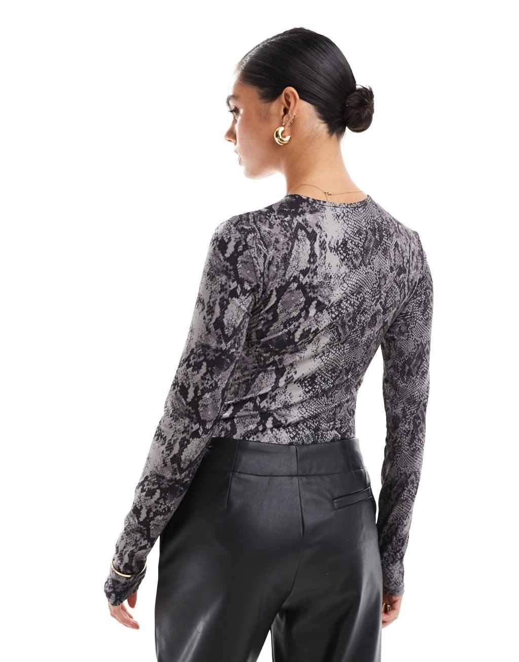 Stradivarius bodysuit in snake print Product Image