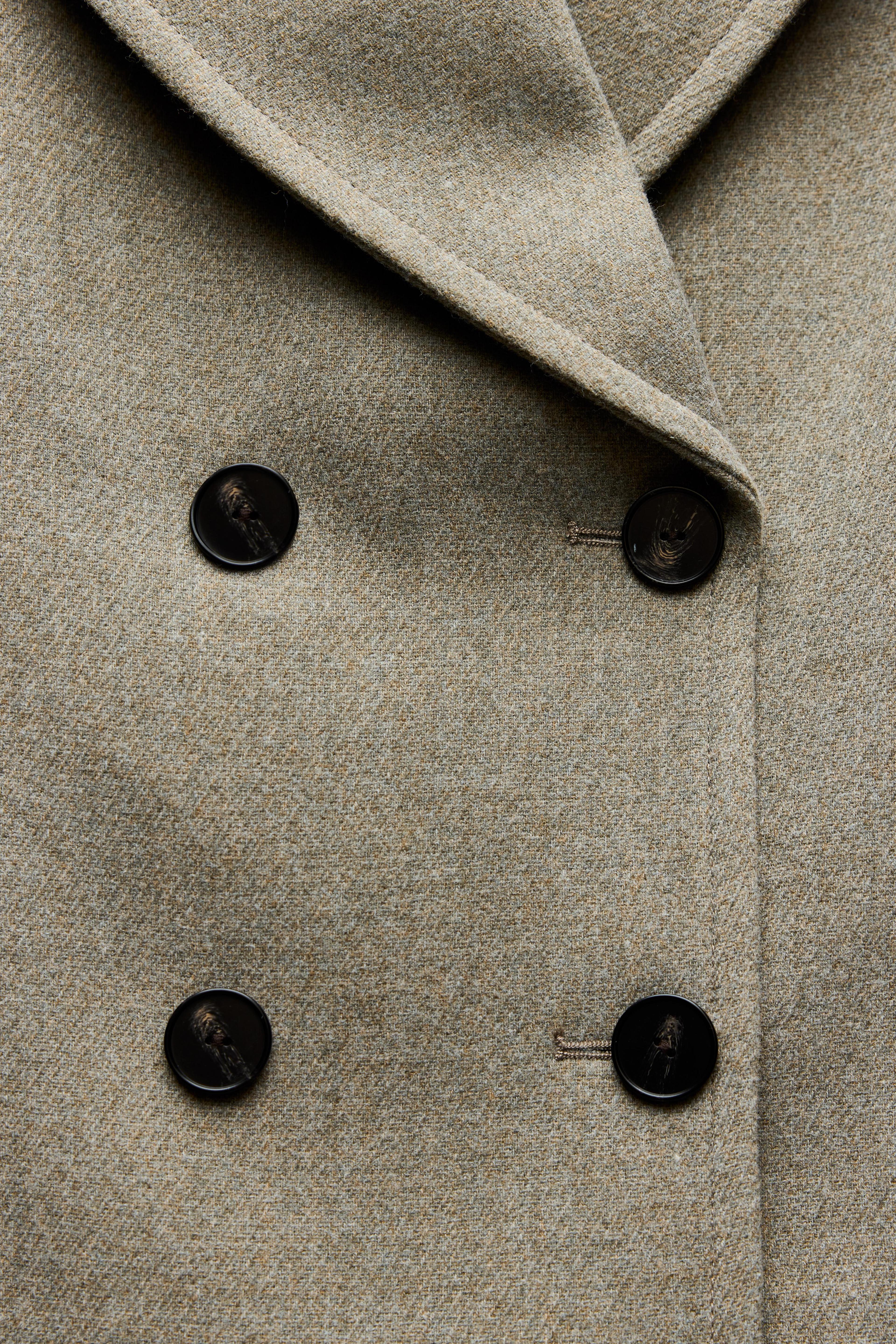 SHORT DOUBLE BREASTED COAT Product Image