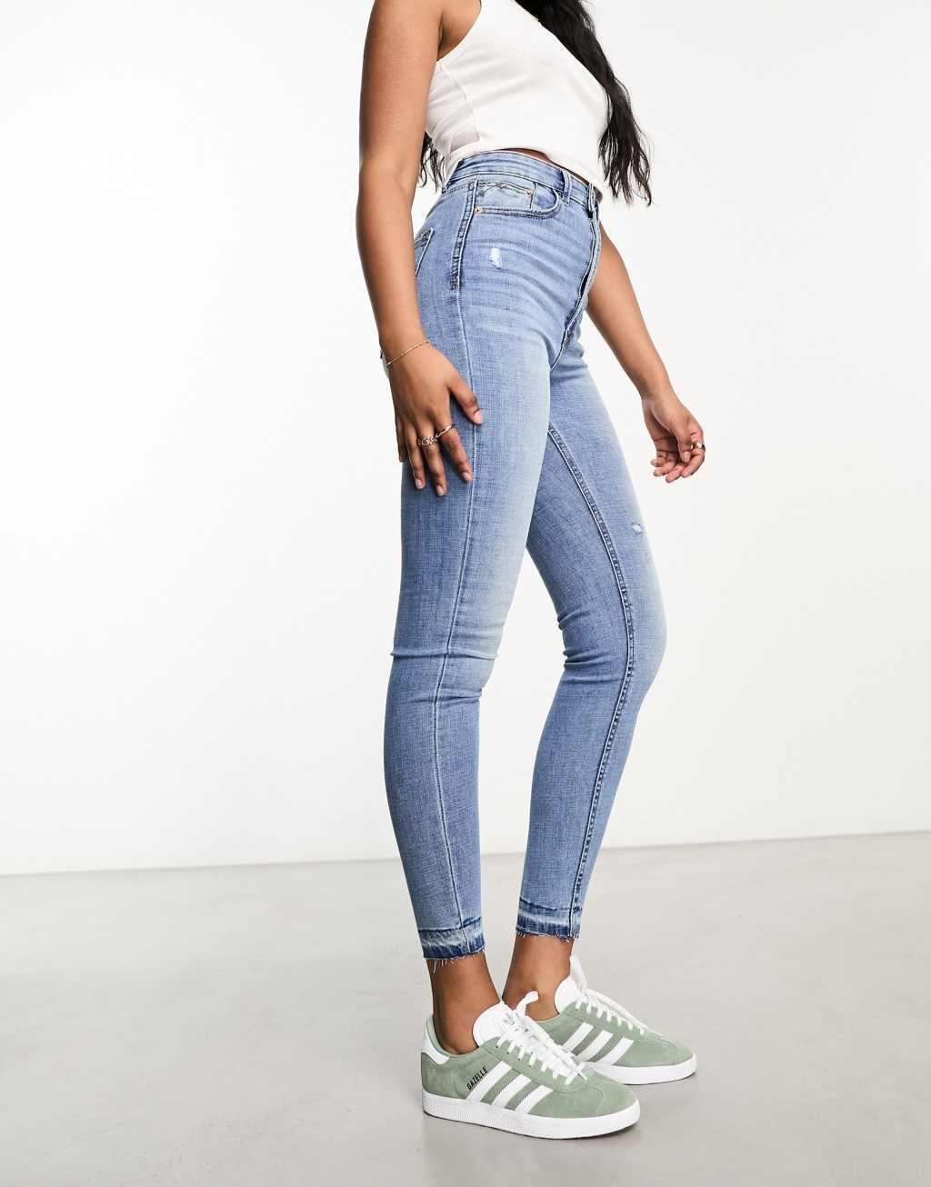 Stradivarius super high waist skinny jeans in medium blue Product Image