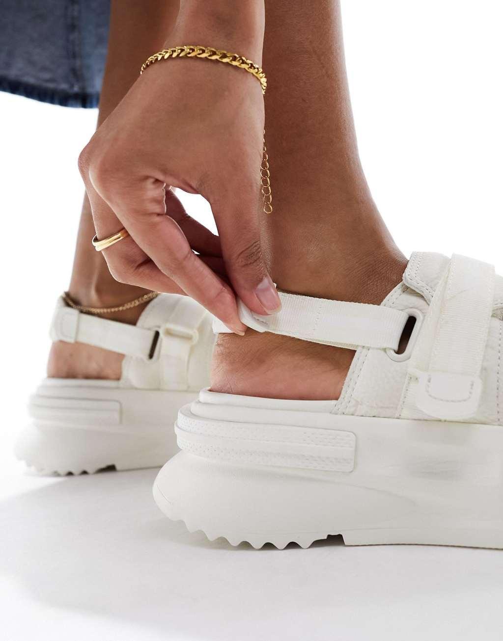 Converse Run Star Utility sandals in white Product Image