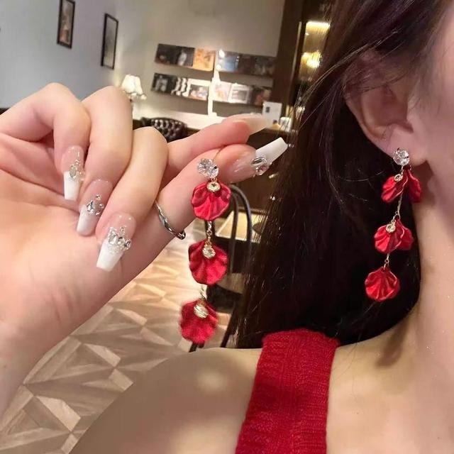 Flower Rhinestone Drop Earring Product Image