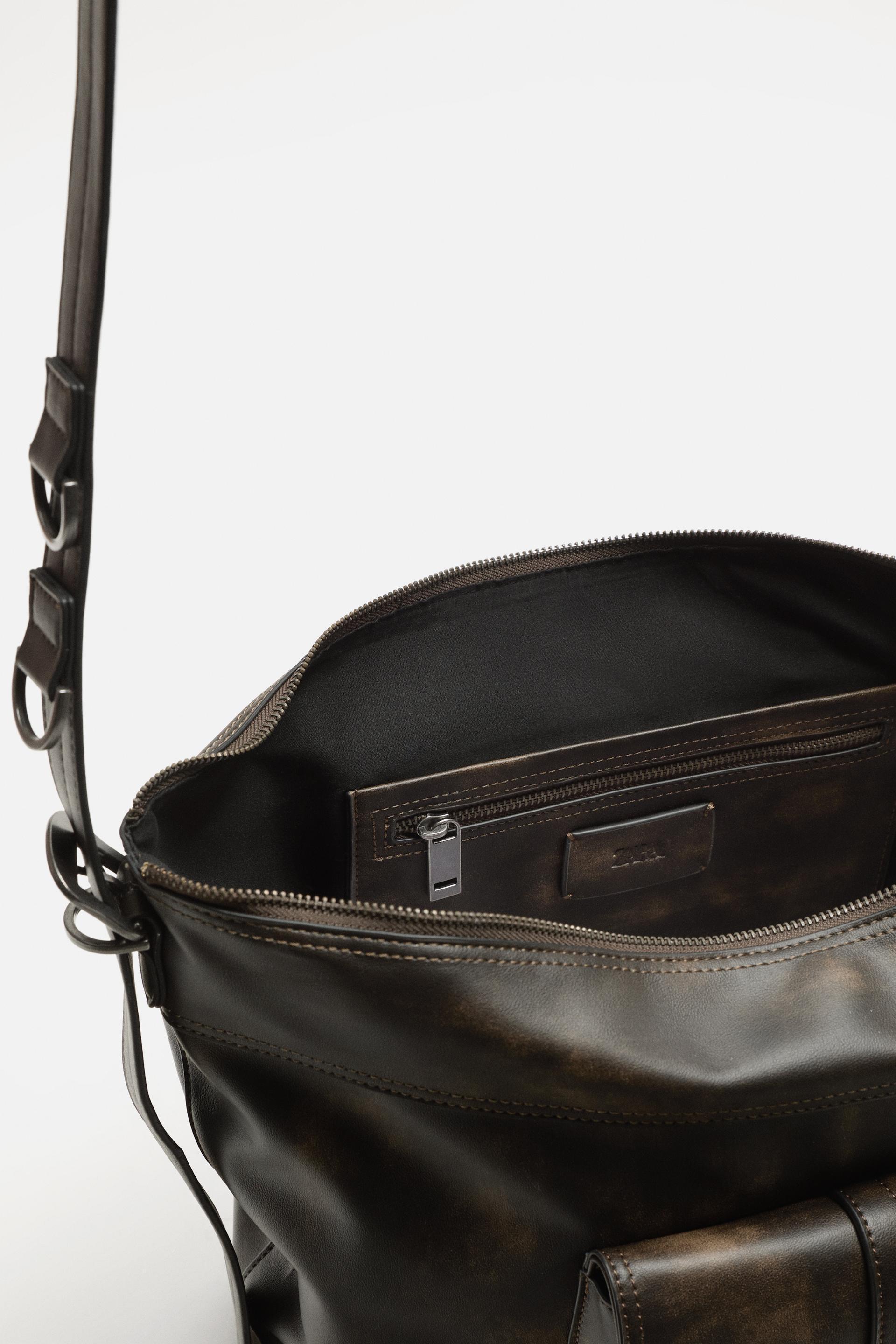 BUCKLED SHOULDER BAG product image