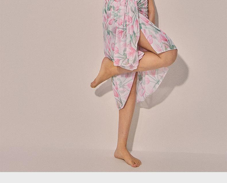 Set: Floral Ruffle Tankini Top + Swim Shorts + Cover Up Product Image