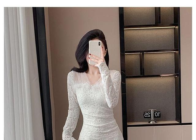 Long-Sleeve V-Neck Midi Lace Mermaid Dress Product Image