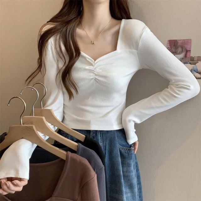 Long-Sleeve Square Neck Plain Ruched Tee Product Image