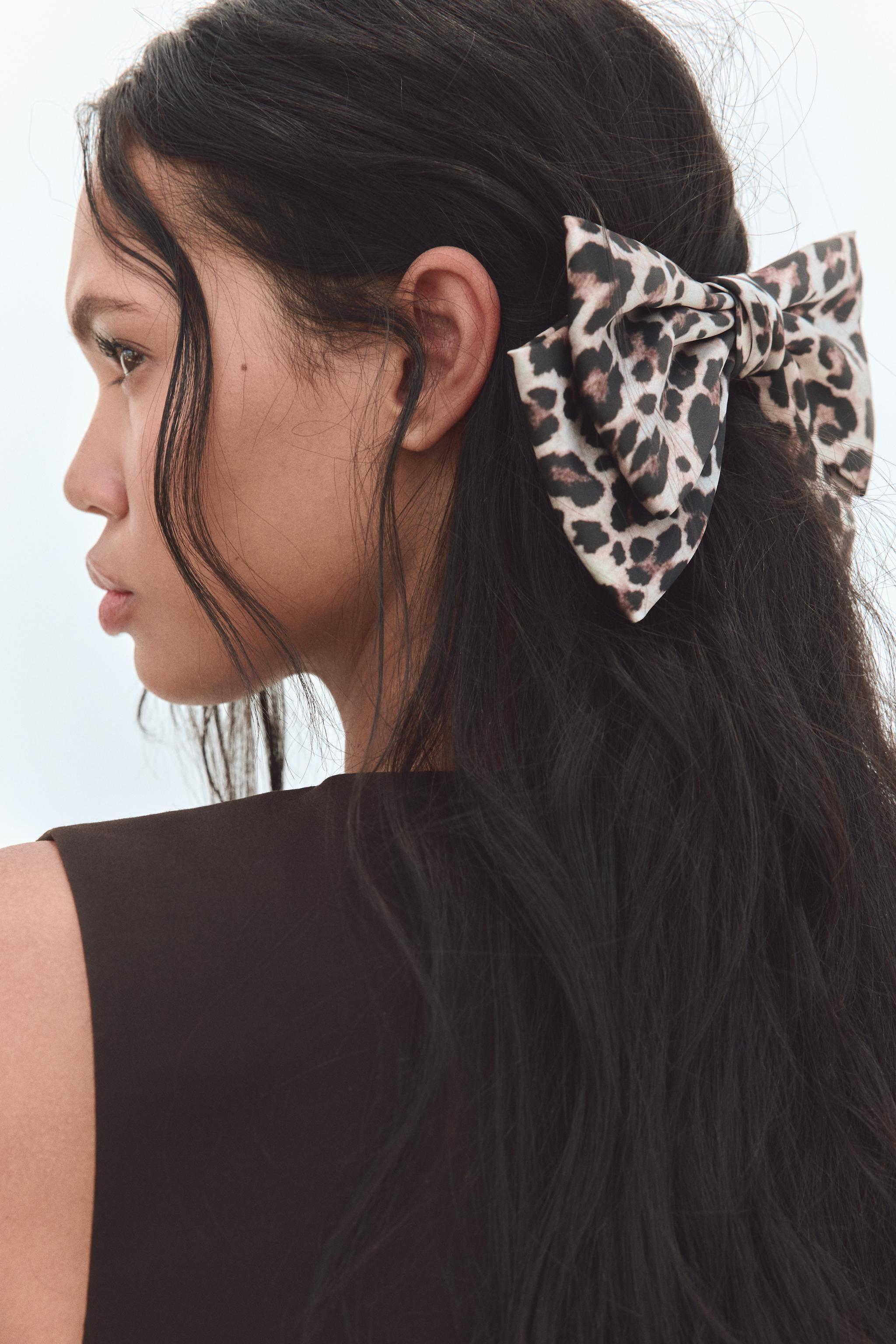 ANIMAL PRINT BOW HAIR CLIP Product Image