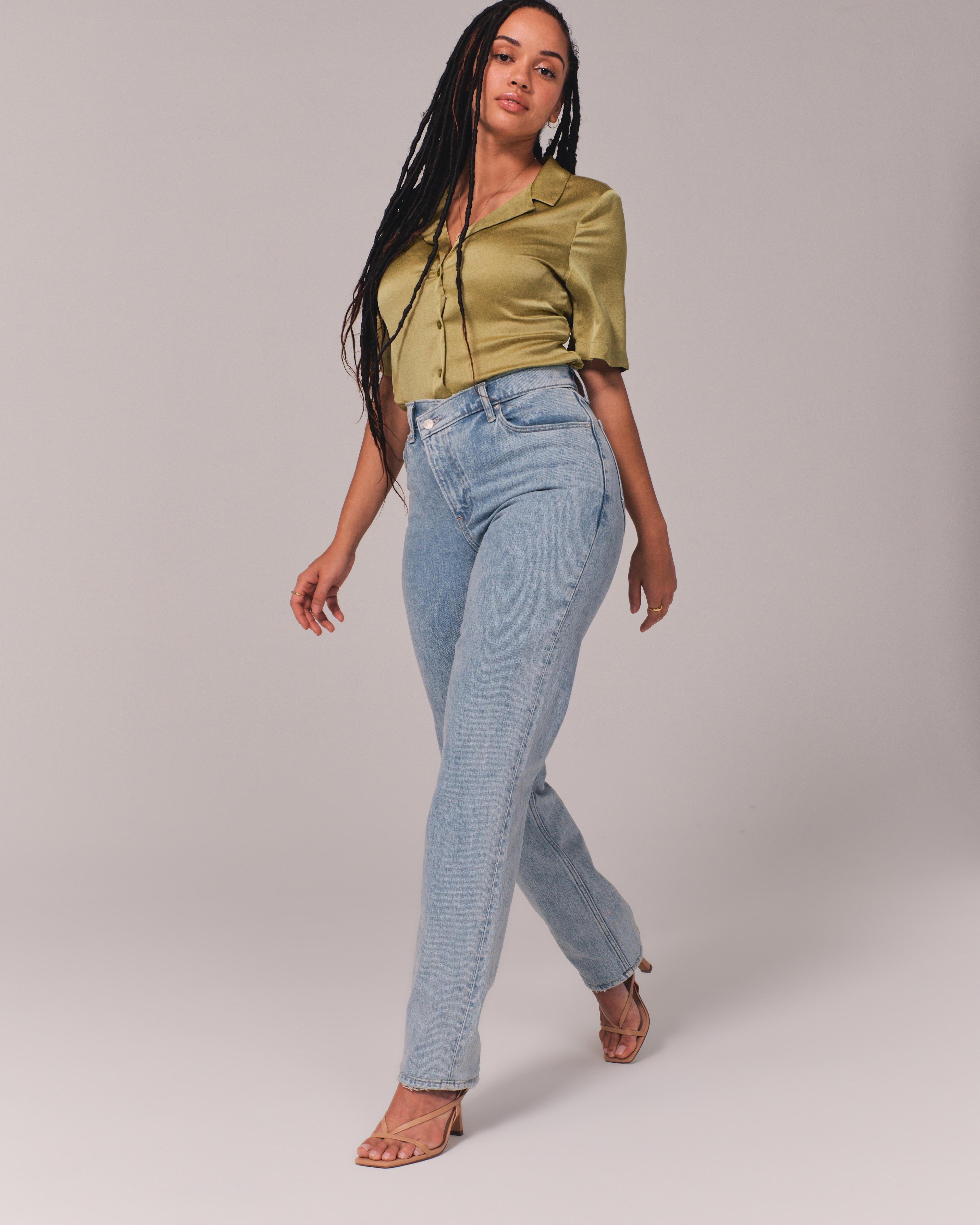 Curve Love Ultra High Rise 90s Straight Jean Product Image