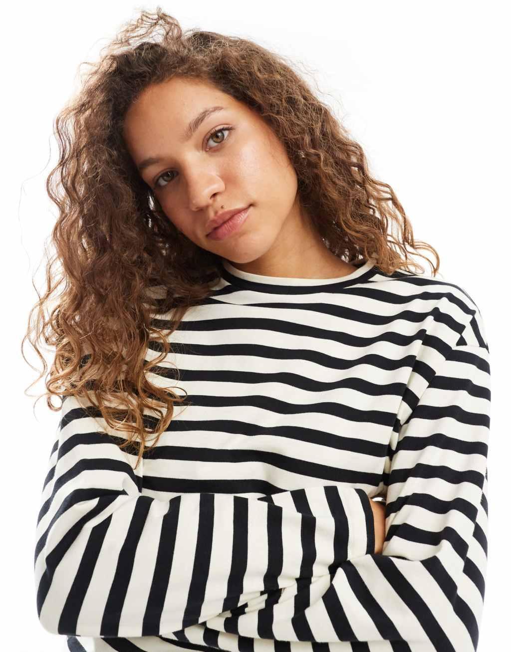 Urban Revivo striped oversize long sleeve T-shirt in multi Product Image