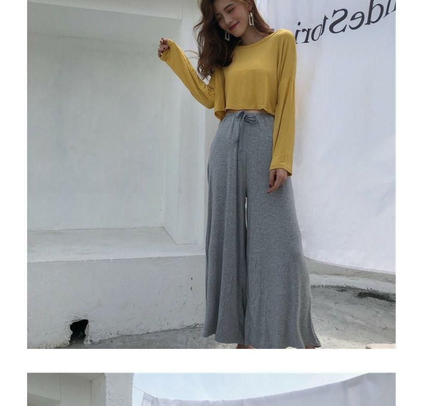 Long-Sleeve Plain Cropped T-Shirt Product Image