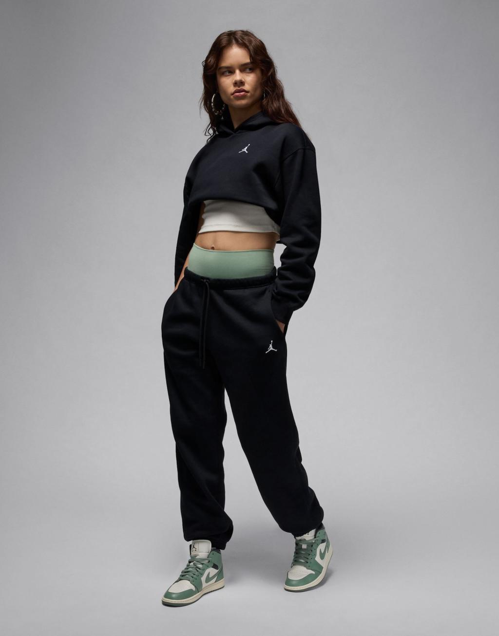 Jordan Brooklyn fleece sweatpants in black Product Image