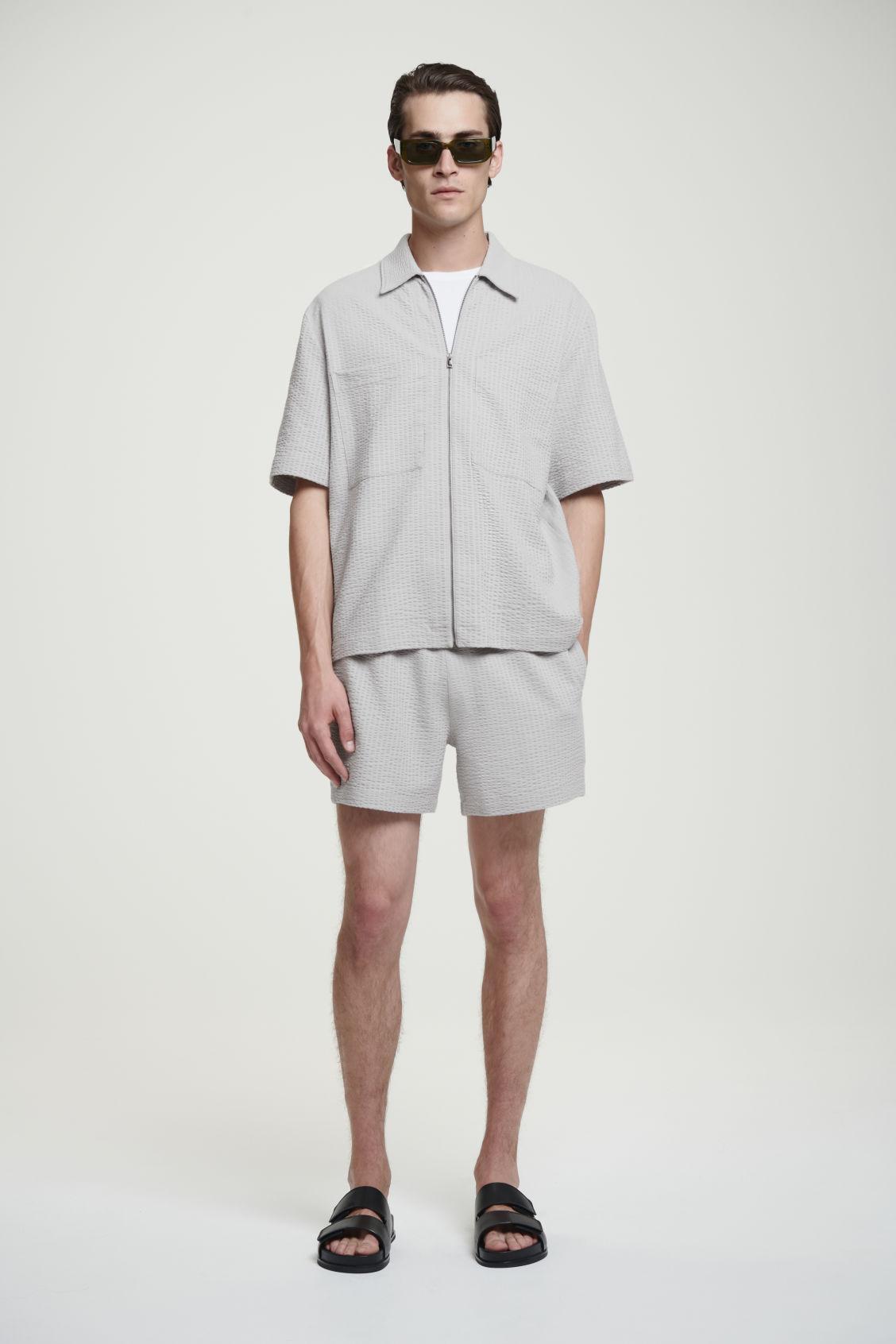 SEERSUCKER ELASTICATED SHORTS Product Image