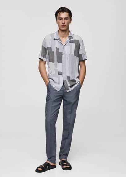 Flowing regular-fit printed shirt - Men | MANGO USA Product Image